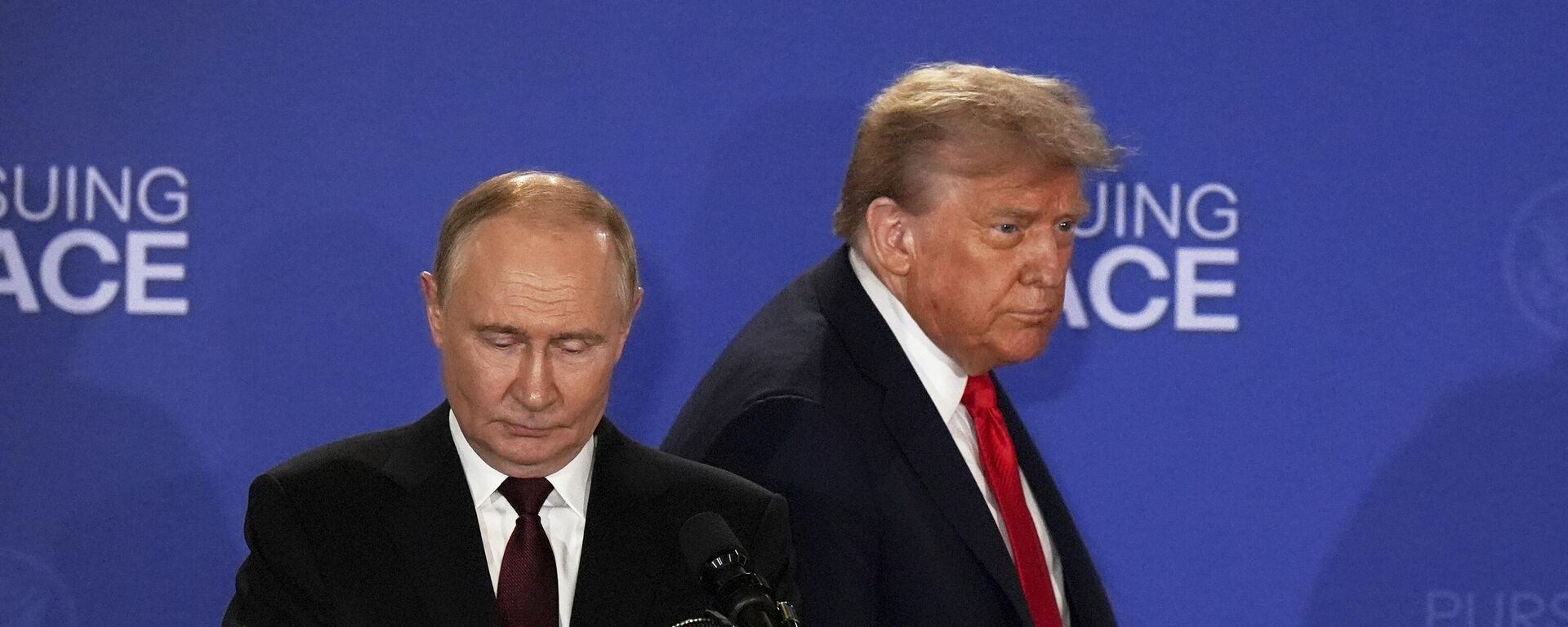 President Donald Trump, right, Russia's President Vladimir Putin arrive for a joint press conference at Joint Base Elmendorf-Richardson, Alaska, Friday, Aug. 15, 2025. President Donald Trump, right, Russia's President Vladimir Putin arrive for a joint press conference at Joint Base Elmendorf-Richardson, Alaska, Friday, Aug. 15, 2025. - Sputnik International, 1920, 21.10.2025
