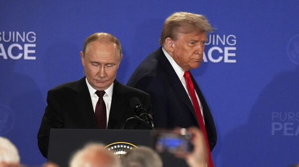 President Donald Trump, right, Russia's President Vladimir Putin arrive for a joint press conference at Joint Base Elmendorf-Richardson, Alaska, Friday, Aug. 15, 2025. - Sputnik International