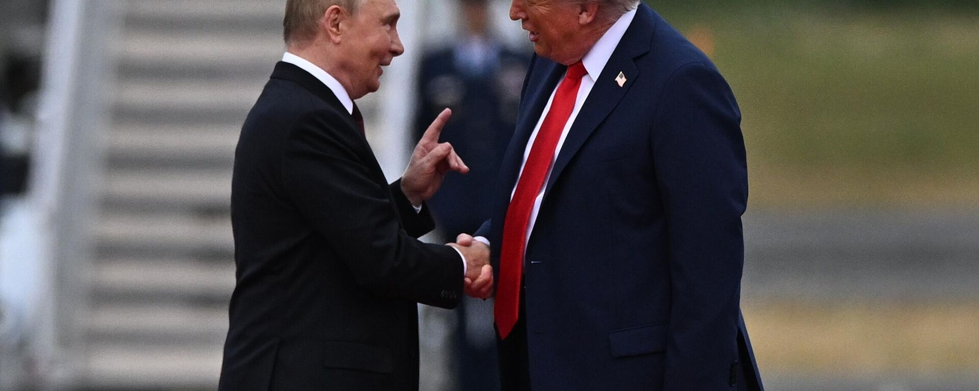 US President Donald Trump greets Russian President Vladimir Putin on the tarmac after they arrived to attend a meeting at Joint Base Elmendorf-Richardson in Anchorage, Alaska, the United States. August 15, 2025. - Sputnik International, 1920, 27.10.2025
