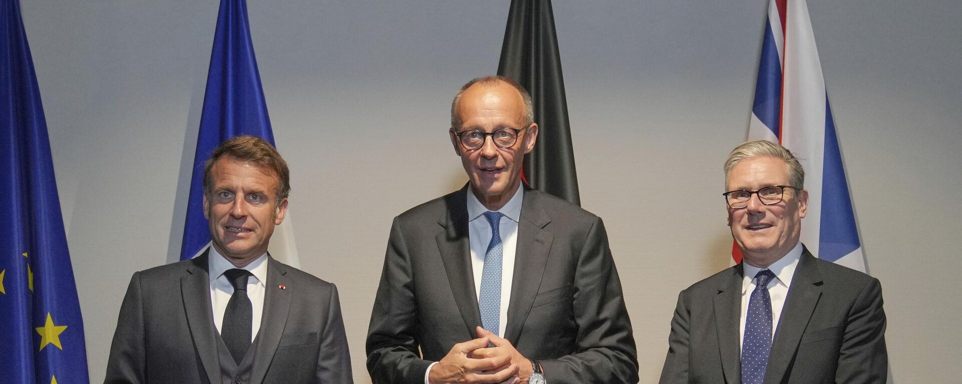 French President Emmanuel Macron, with Germany's Chancellor Friedrich Merz, and Britain's Prime Minister Keir Starmer - Sputnik International, 1920, 17.08.2025