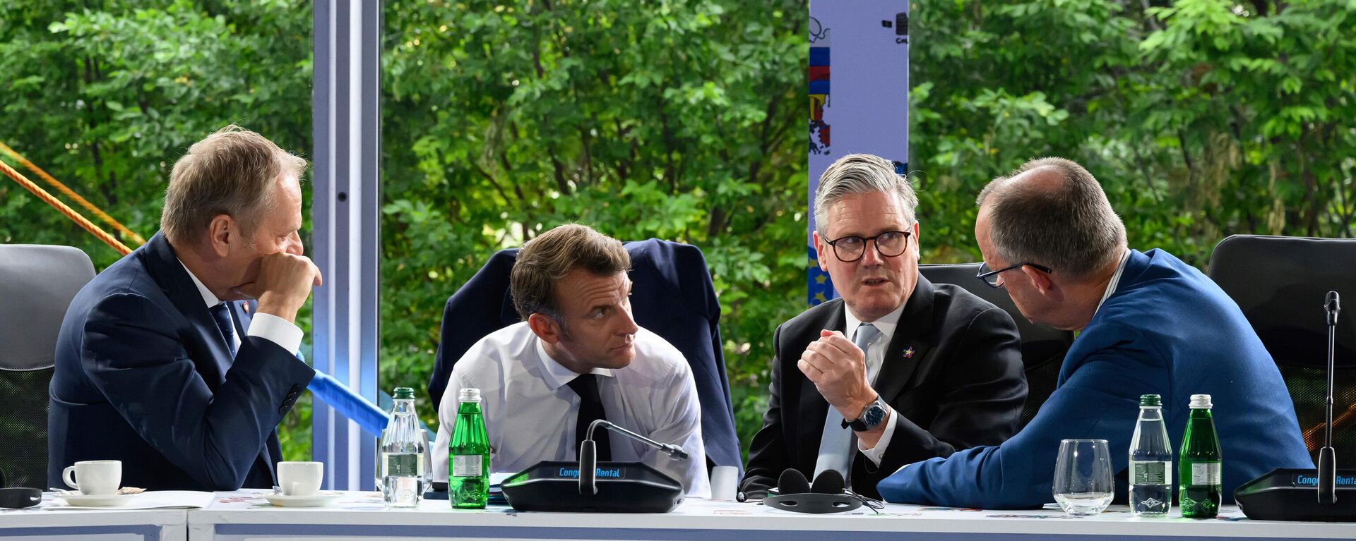 From left, Poland's Prime Minister Donald Tusk, France's President Emmanuel Macron, Britain's Prime Minister Keir Starmer and Germany's Chancellor Friedrich Merz speak during the Ukraine security meeting at the 6th European Political Community summit Friday May 16, 2025 in Tirana, Albania. (Leon Neal/Pool via AP) - Sputnik International, 1920, 17.08.2025