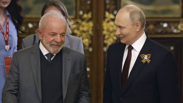 Russian President Vladimir Putin, right, and Brazilian President Luiz Inacio Lula da Silva enter the hall during their meeting at the Kremlin in Moscow, Russia, Friday, May 9, 2025, during celebrations of the 80th anniversary of the Soviet Union's victory over Nazi Germany during the World War II. (Maxim Shemetov/Pool Photo via AP) - Sputnik International