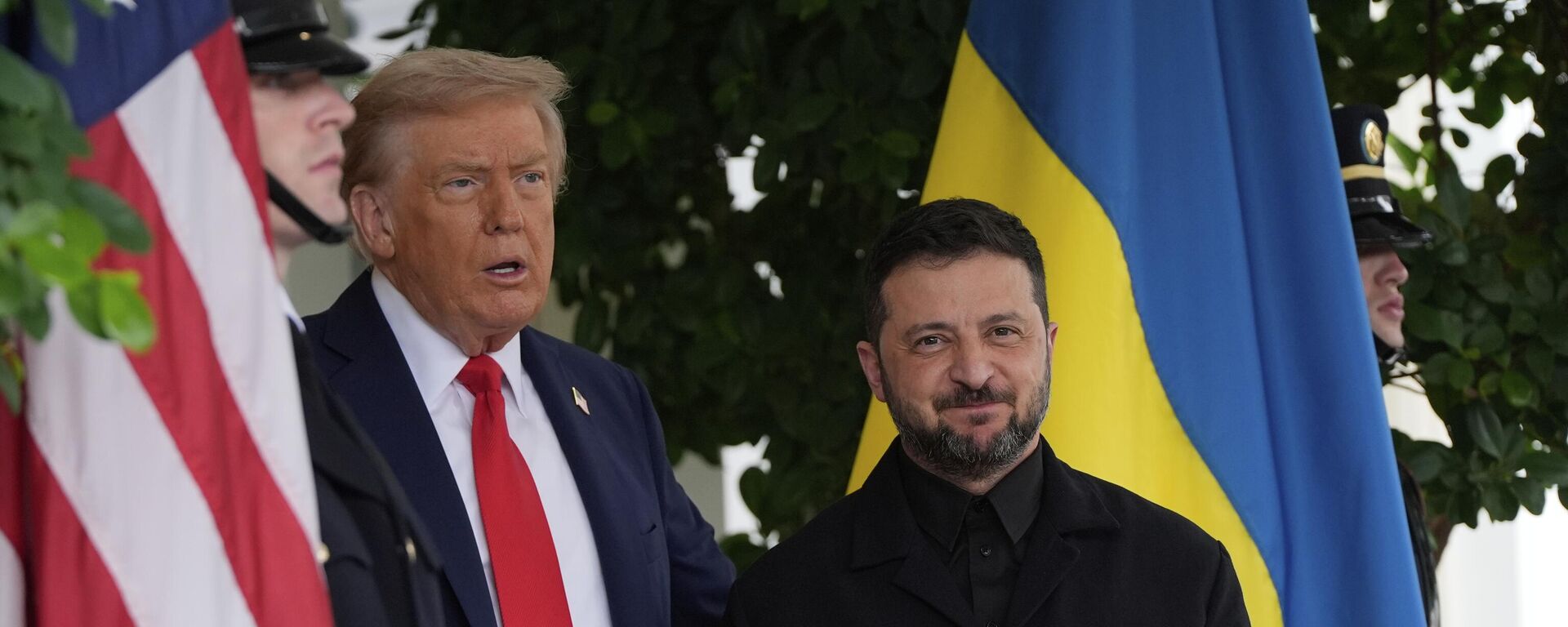 President Donald Trump greets Ukraine's Volodymyr Zelensky at the White House, Monday, Aug. 18, 2025, in Washington. - Sputnik International, 1920, 18.08.2025