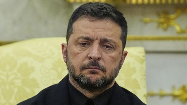 Volodymyr Zelensky listens during a meeting with President Donald Trump in the Oval Office at the White House, Monday, Aug. 18, 2025, in Washington - Sputnik International