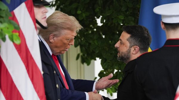 President Donald Trump greets Volodymyr Zelensky at the White House, Monday, Aug. 18, 2025, in Washington - Sputnik International