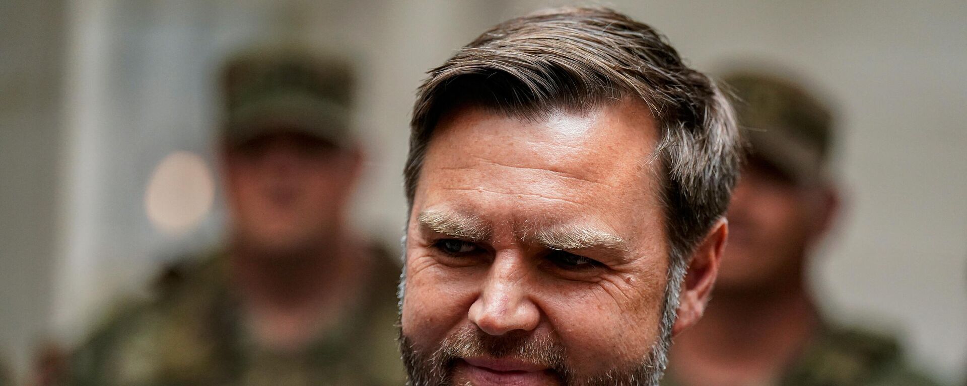 Vice President JD Vance meets with members of the National Guard at Union Station in Washington, Wednesday, Aug. 20, 2025 - Sputnik International, 1920, 12.10.2025