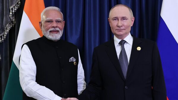 Prime Minister Narendra Modi with Russian President Vladimir Putin - Sputnik International