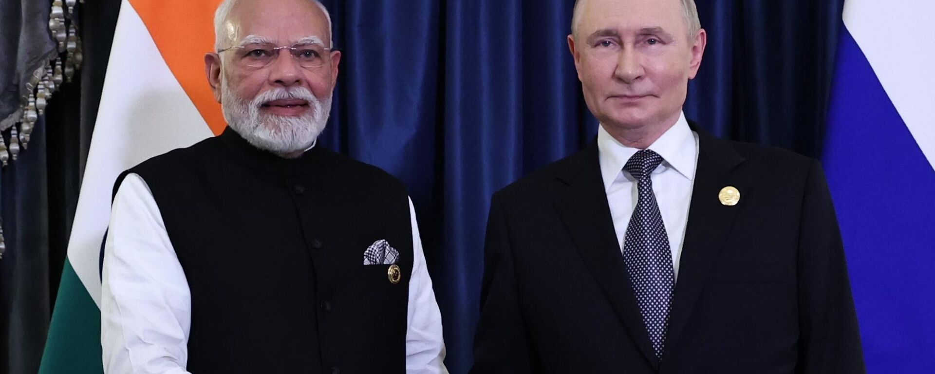Prime Minister Narendra Modi with Russian President Vladimir Putin - Sputnik International, 1920, 01.09.2025