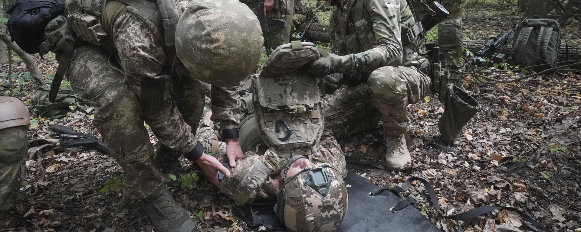 Военнослужащие 3-ей бригады ВСУ Спартан принимают участие в учениях по тактической медицине в Харьковской области - Sputnik International, 1920, 04.09.2025