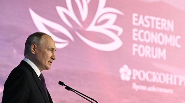 Russian President Vladimir Putin speaks at the plenary session of the Eastern Economic Forum. - Sputnik International