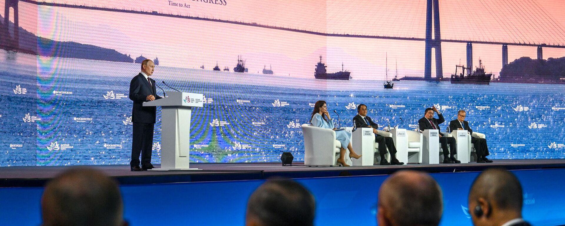 Russian President Vladimir Putin speaks during a plenary session of the 2025 Eastern Economic Forum (EEF) at the Far Eastern Federal University on Russky Island in Vladivostok, Russia. - Sputnik International, 1920, 05.09.2025