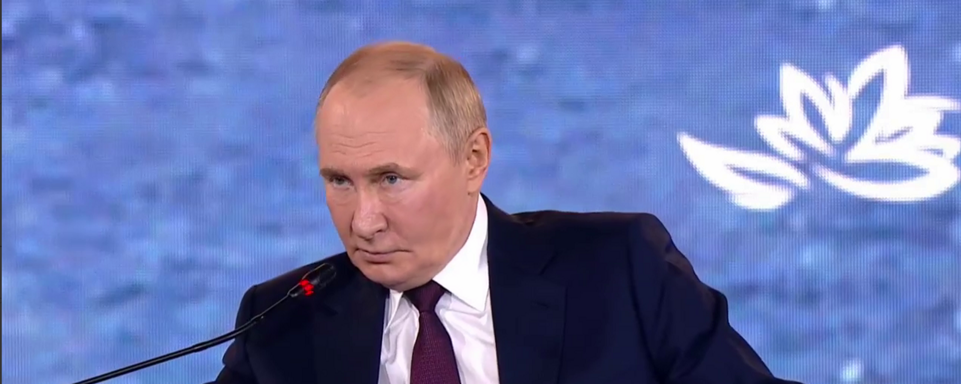 Putin’s full answer on Ukraine on the 2025 Eastern Economic Forum (EEF) at the Far Eastern Federal University on Russky Island in Vladivostok, Russia. - Sputnik International, 1920, 05.09.2025