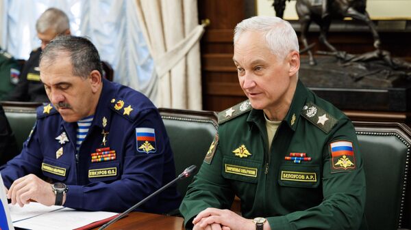 Russian Defence Minister Andrei Belousov attends a meeting with Chief of the General Staff of the Libyan National Army Khaled Haftar in Moscow, Russia. Deputy Defence Minister Yunus-Bek Yevkurov, is at left. - Sputnik International