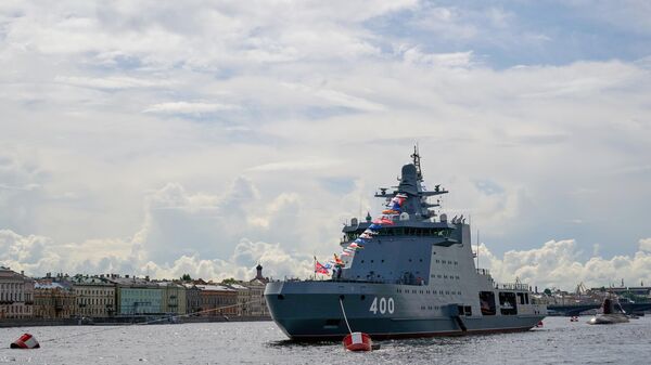 The Project 23550 ice-class patrol ship Ivan Papanin in the waters of the Neva River on the eve of Navy Day in St. Petersburg. - Sputnik International