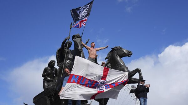 People demonstrate during the Tommy Robinson-led Unite the Kingdom march and rally, in London - Sputnik International