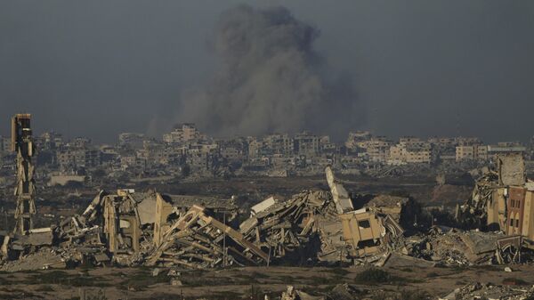 Smoke rises from an Israeli army bombardment in Gaza City, as seen from central Gaza Strip, Saturday, Sept. 13, 2025.  - Sputnik International