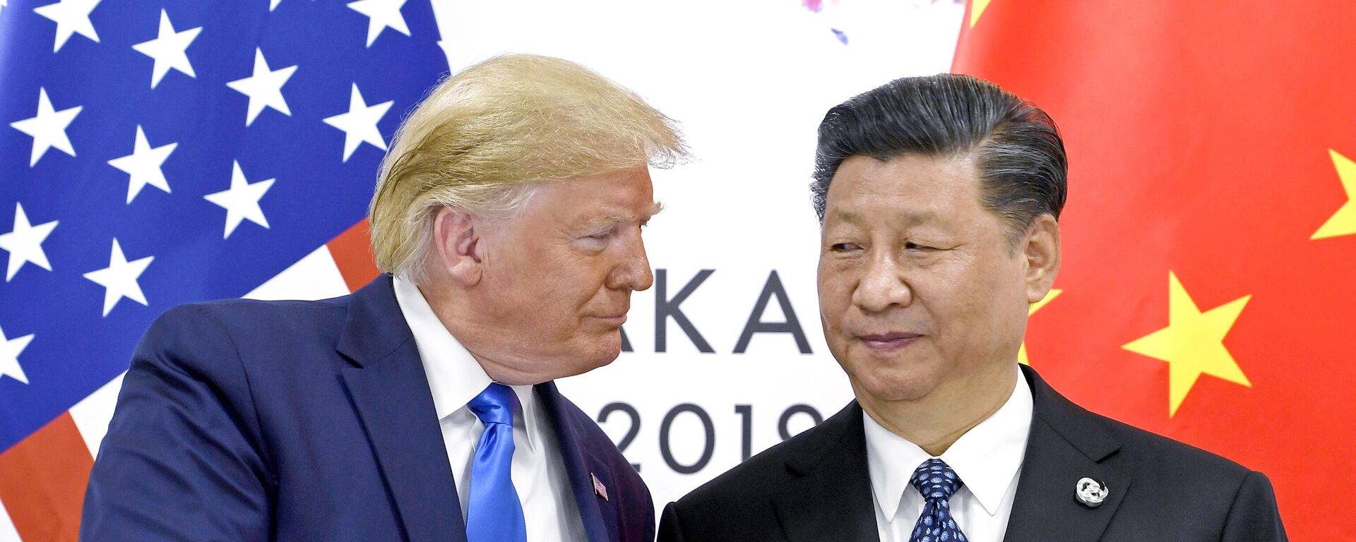 US President Donald Trump, left, shakes hands with China's President Xi Jinping during a meeting on the sidelines of the G-20 summit in Osaka, Japan, June 29, 2019. US President Donald Trump, left, shakes hands with China's President Xi Jinping during a meeting on the sidelines of the G-20 summit in Osaka, Japan, June 29, 2019. - Sputnik International, 1920, 13.10.2025