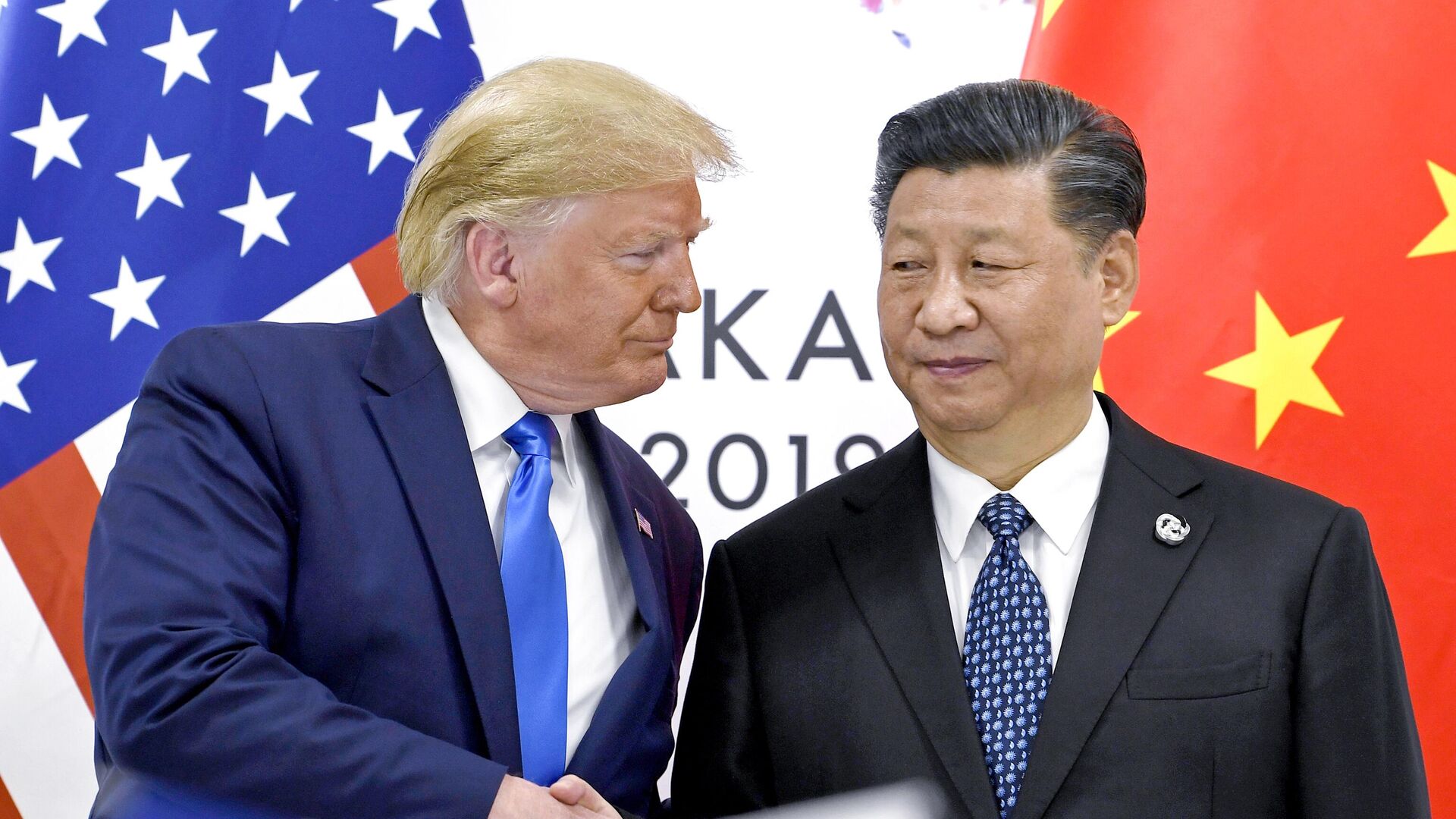 US President Donald Trump, left, shakes hands with China's President Xi Jinping during a meeting on the sidelines of the G-20 summit in Osaka, Japan, June 29, 2019. - Sputnik International, 1920, 08.10.2025