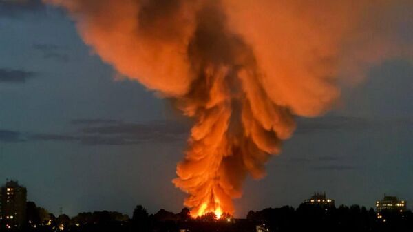 View of a fire after an explosion in an industrial area of British Swindon - Sputnik International
