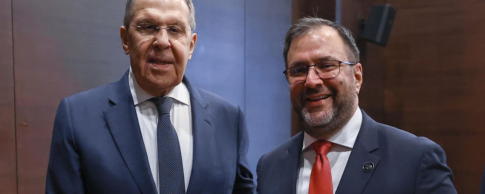 Russian Foreign Minister Sergei Lavrov (left) and Venezuelan Foreign Minister Ivan Gil Pinto during a meeting on the sidelines of the Antalya Diplomatic Forum. - Sputnik International, 1920, 27.09.2025