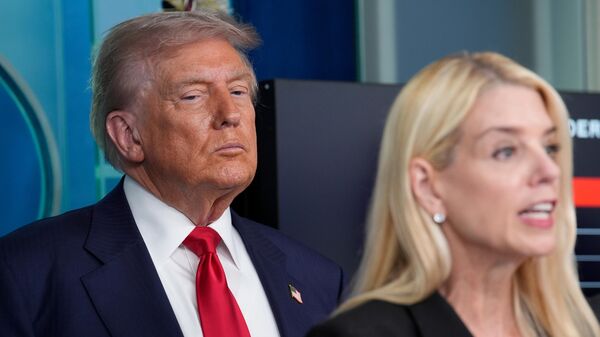 US President Donald Trump during a press conference at the White House in Washington. On the right is U.S. Attorney General Pamela Bondy. - Sputnik International