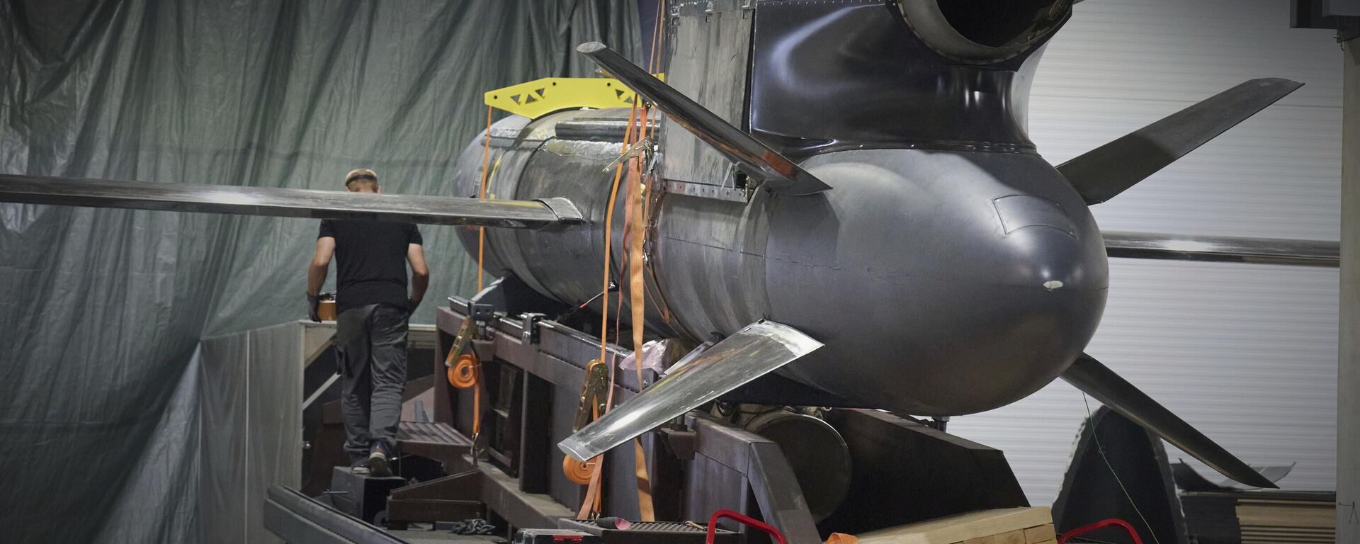 Workers inspect Flamingo missiles a Fire Point's secret factory in Ukraine on Thursday, Aug. 14, 2025. Workers inspect Flamingo missiles a Fire Point's secret factory in Ukraine on Thursday, Aug. 14, 2025. - Sputnik International, 1920, 02.10.2025