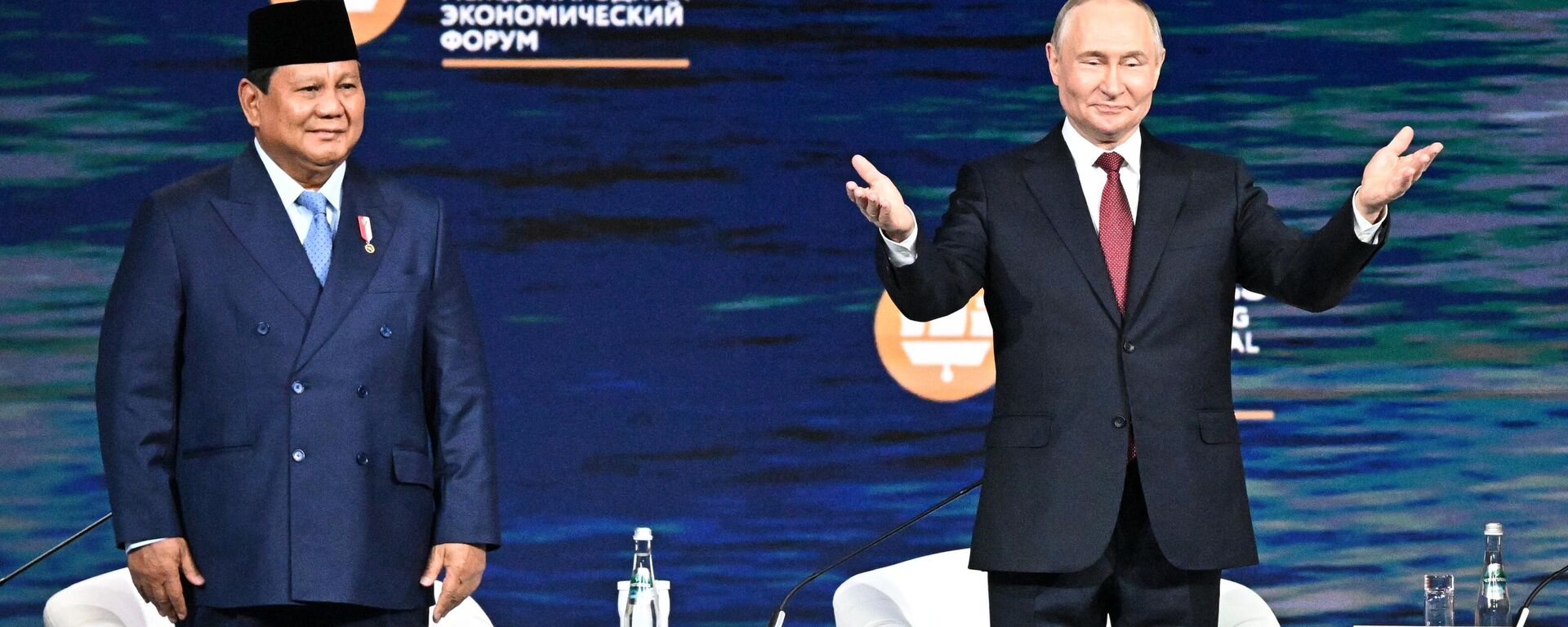 June 20, 2025. Russian President Vladimir Putin at the plenary session of the 28th St. Petersburg International Economic Forum. On the left – Indonesian President Prabowo Subianto. - Sputnik International, 1920, 04.10.2025