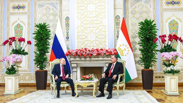 Russian President Vladimir Putin and Tajik President Emomali Rahmon in Dushanbe - Sputnik International