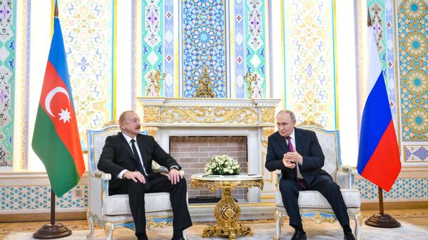 Russian President Vladimir Putin and Azerbaijani President Ilham Aliyev - Sputnik International