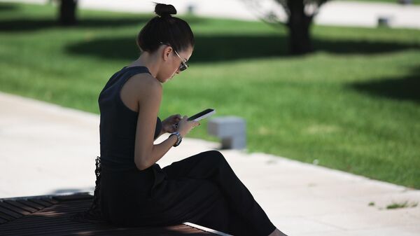 Girl with a phone - Sputnik International