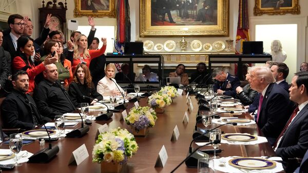 President Donald Trump, second right, and Ukraine's President Volodymyr Zelenskyy, seated left, sit as reporters as questions before a lunch in the Cabinet Room of the White House, Friday, Oct. 17, 2025, in Washington. - Sputnik International