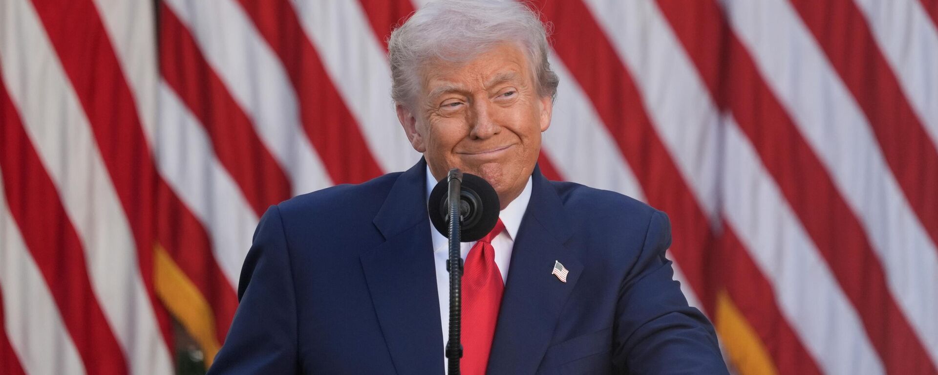 President Donald Trump speaks before posthumously awarding the Presidential Medal of Freedom to Charlie Kirk in the Rose Garden of the White House, Tuesday, Oct. 14, 2025, in Washington President Donald Trump speaks before posthumously awarding the Presidential Medal of Freedom to Charlie Kirk in the Rose Garden of the White House, Tuesday, Oct. 14, 2025, in Washington - Sputnik International, 1920, 17.11.2025