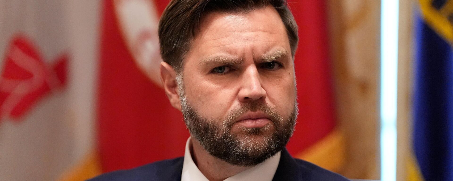 Vice President JD Vance listens as President Donald Trump speaks before a lunch with Ukraine's Volodymyr Zelensky in the Cabinet Room of the White House, Friday, Oct. 17, 2025, in Washington - Sputnik International, 1920, 20.10.2025