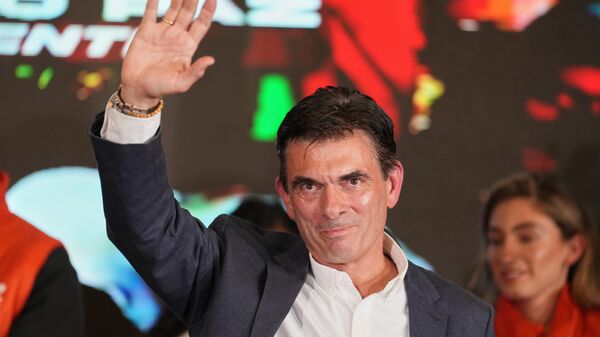 Presidential candidate Rodrigo Paz addresses supporters after preliminary results showed him leading in the presidential runoff election in La Paz, Bolivia, Sunday, Oct. 19, 2025 - Sputnik International