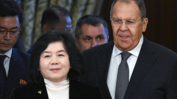 Russian Foreign Minister Sergey Lavrov and North Korean Foreign Minister Choe Son Hui - Sputnik International