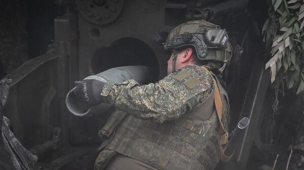 Combat work of the 2S5 Giatsint-S cannon crew - Sputnik International