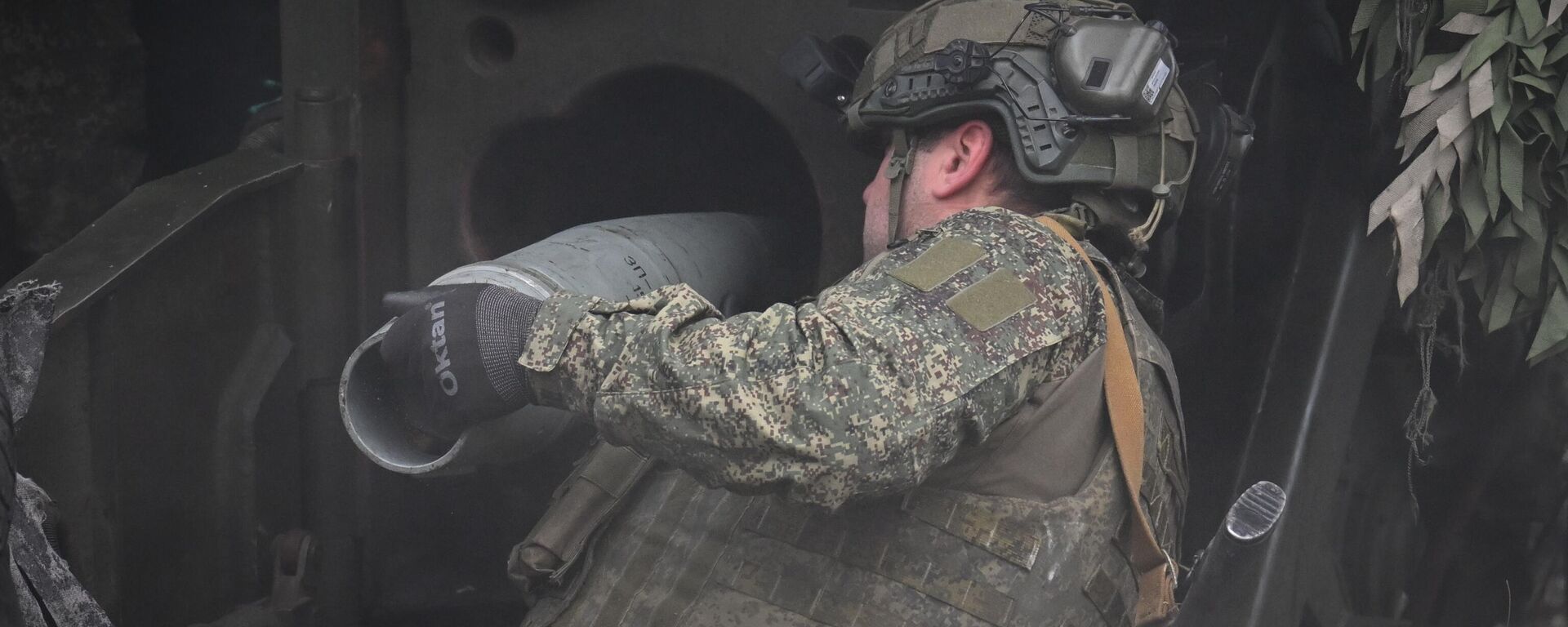 Combat work of the 2S5 Giatsint-S cannon crew - Sputnik International, 1920, 31.10.2025