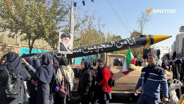 Iranians celebrate the National Day of Fighting Global Arrogance on November 4, 2025.  - Sputnik International