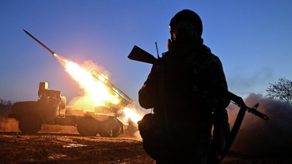 Combat operations of the Grad MLRS of the Tsentr Battlegroup near Kranoarmeysk (Pokrovsk) - Sputnik International