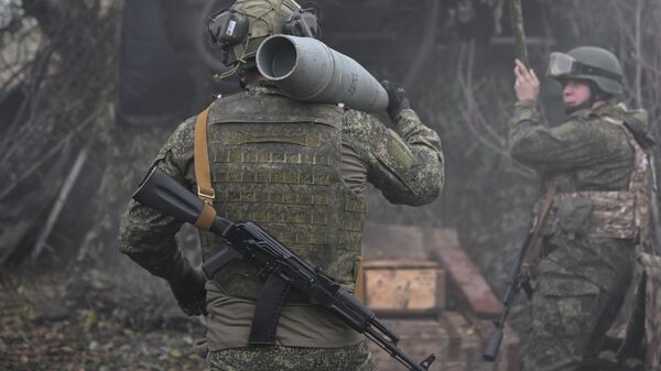 Combat work of a 2S5 Giatsint-S crew near Krasnoarmeysk (Pokrovsk) - Sputnik International