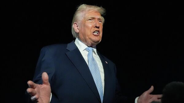 President Donald Trump speaks to reporters before boarding Air Force One at Palm Beach International Airport in West Palm Beach Fla., on his way back to the White House, Sunday, Nov. 16, 2025 - Sputnik International