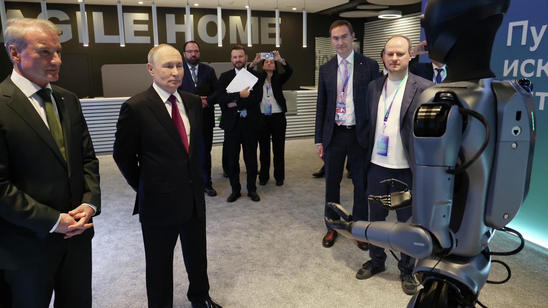 Russian President Vladimir Putin Russian President Vladimir Putin - Sputnik International, 1920, 19.11.2025