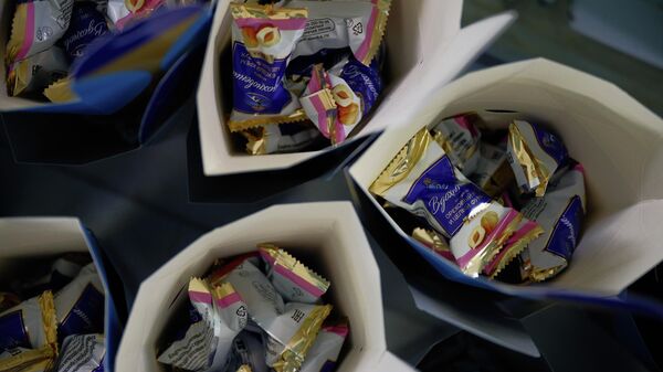Moscow confectionery factories have launched 24/7 production of New Year's gifts - Sputnik International