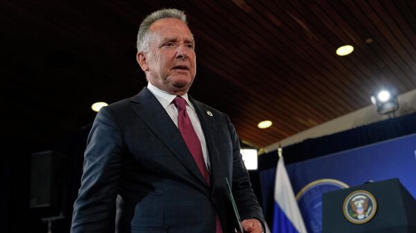 White House envoy Steve Witkoff arrives before a news conference with President Donald Trump and Russia's President Vladimir Putin at Joint Base Elmendorf-Richardson, Alaska, Friday, Aug. 15, 2025 - Sputnik International