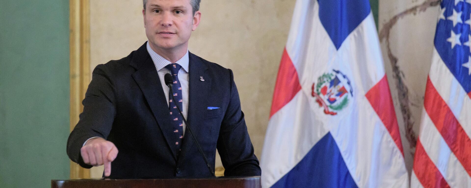 US Secretary of Defense Pete Hegseth gestures during a press conference after a meeting with Dominican Republic President Luis Abinader at the National Palace in Santo Domingo, Dominican Republic, Wednesday, Nov. 26, 2025 - Sputnik International, 1920, 27.11.2025