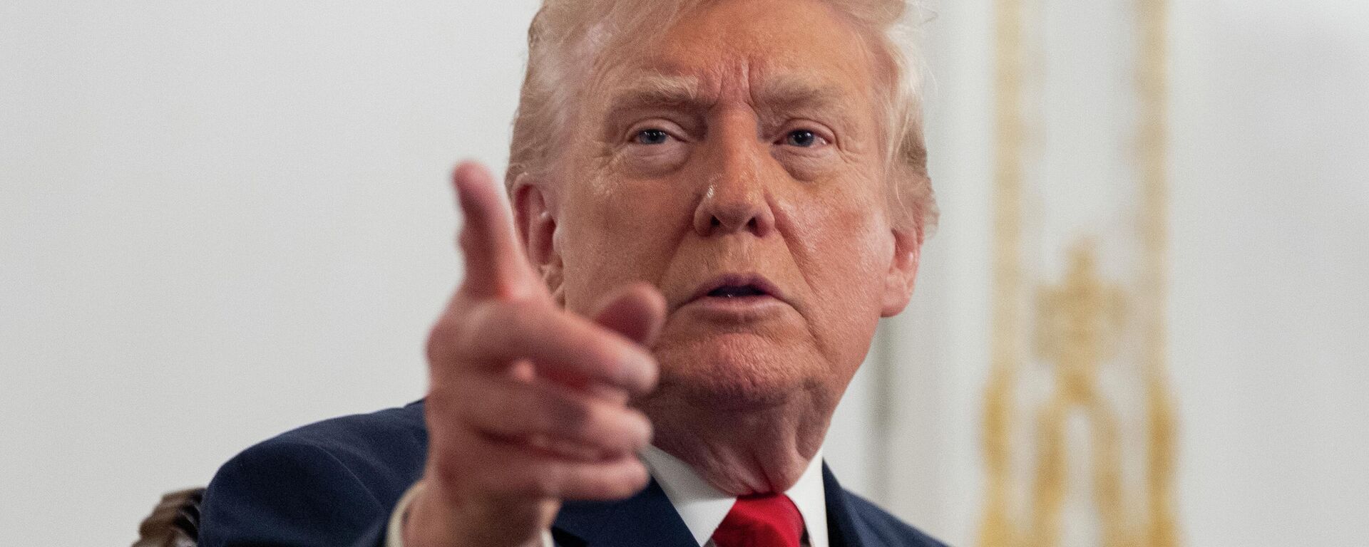 President Donald Trump speaks to reporters after speaking to troops via video from his Mar-a-Lago estate on Thanksgiving, Thursday, Nov. 27, 2025, in Palm Beach, Fla - Sputnik International, 1920, 18.01.2026