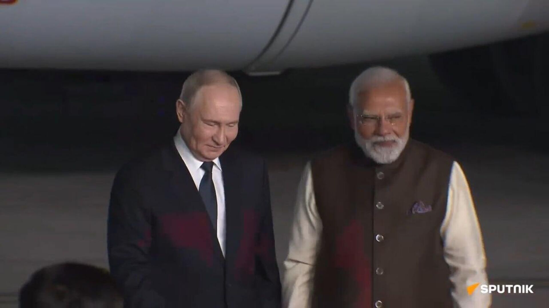 Modi Personally Greets Putin at Indian Air Force Base Palam Modi Personally Greets Putin at Indian Air Force Base Palam - Sputnik International, 1920, 05.12.2025
