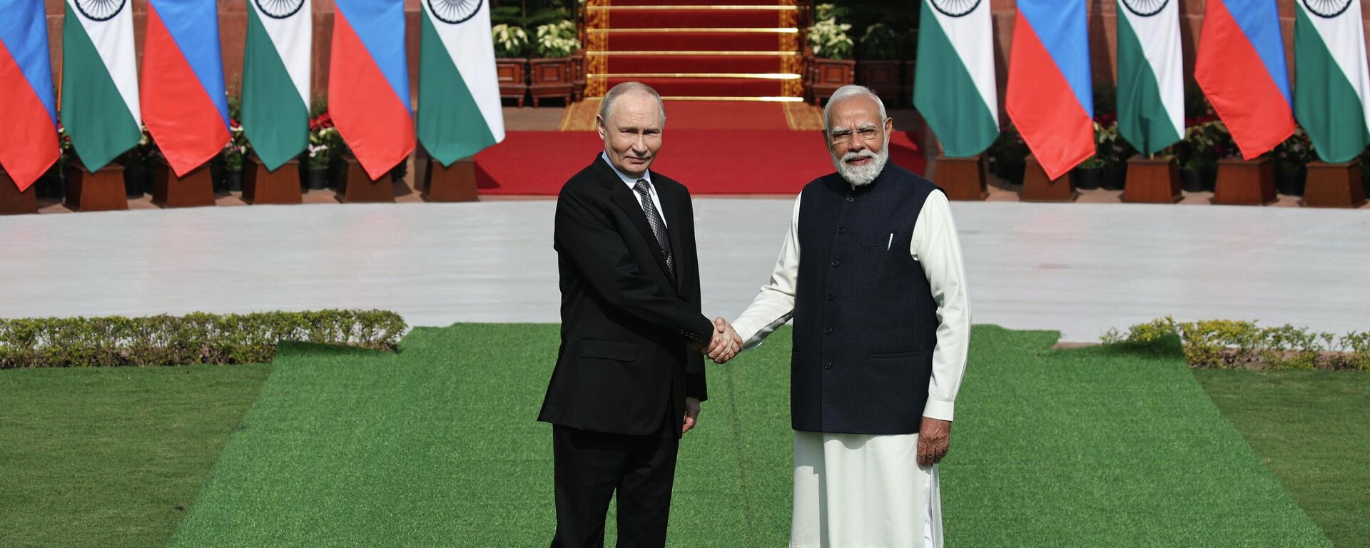 Russian President Vladimir Putin and Indian Prime Minister Narendra Modi - Sputnik International, 1920, 05.12.2025