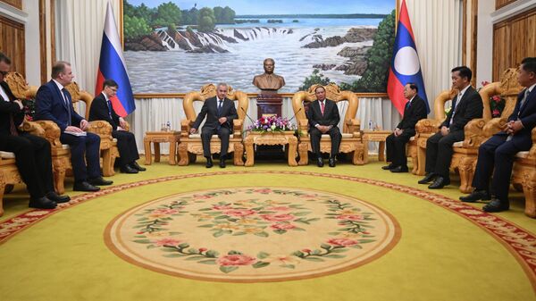 Russian Security Council Chairman Sergei Shoigu at a meeting with Lao Prime Minister Sonexay Siphandone in Vientiane - Sputnik International