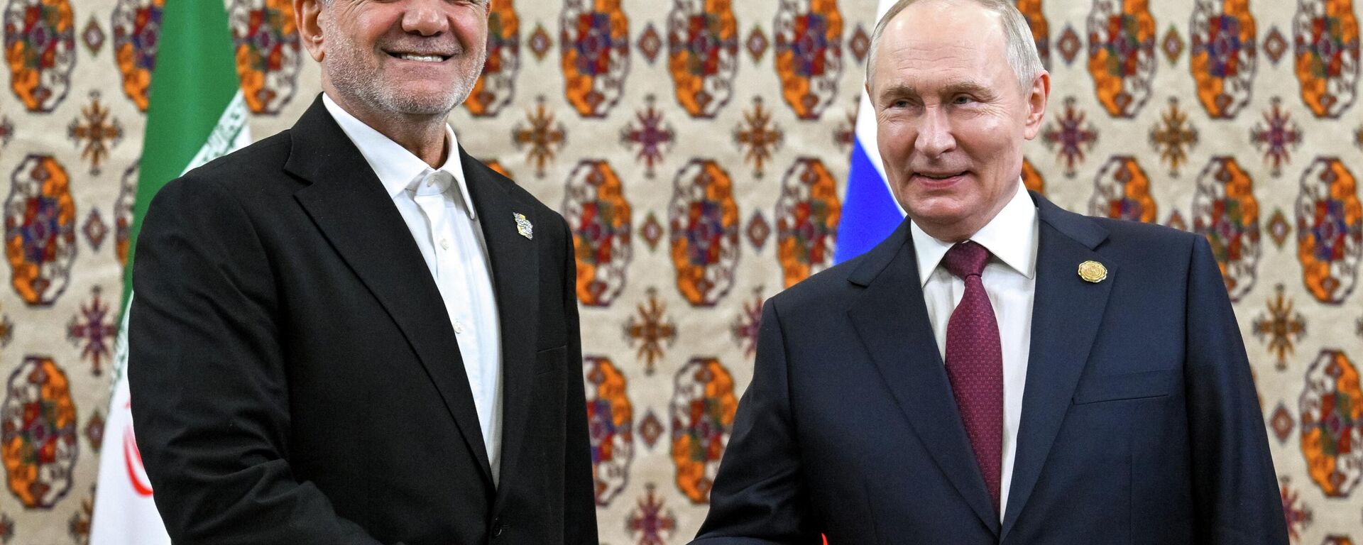 Russian President Vladimir Putin at a meeting with Iranian President Masoud Pezeshkian - Sputnik International, 1920, 12.12.2025